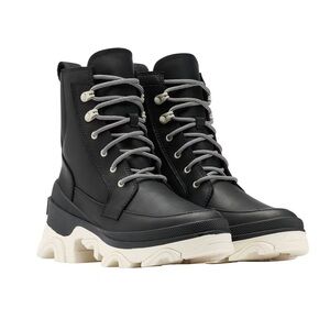 NWT’S SOREL WATERPROOF TWO TONED LEATHER BREX LACE UP BOOT!